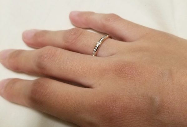 金属アレルギー対応の指輪ステンレスリングはつけっぱなしOKで超可愛い！写真付きレビュー